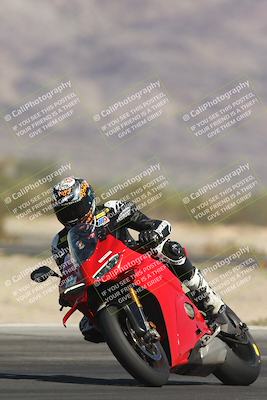 media/Oct-30-2025-Racers Edge (Thu) [[dabbdaf680]]/3-B Group/Session 2 (Turn 14)/